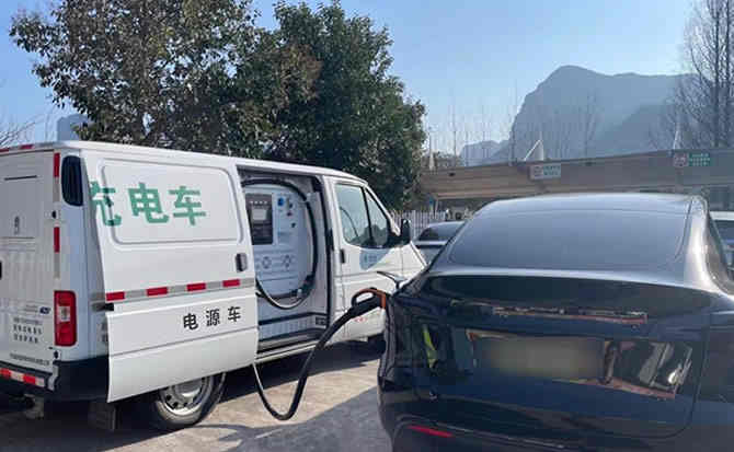 天峻汽车搭电